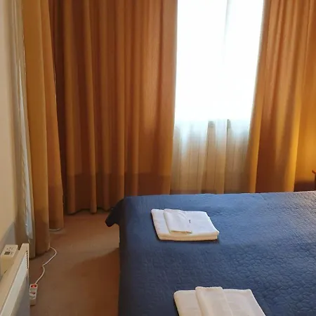 Simonen Near The Gondola