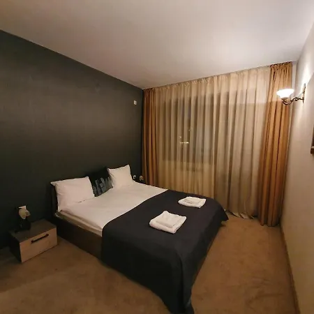 Simonen Near The Gondola *