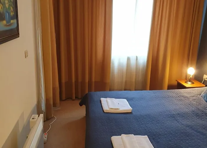 Simonen Near The Gondola