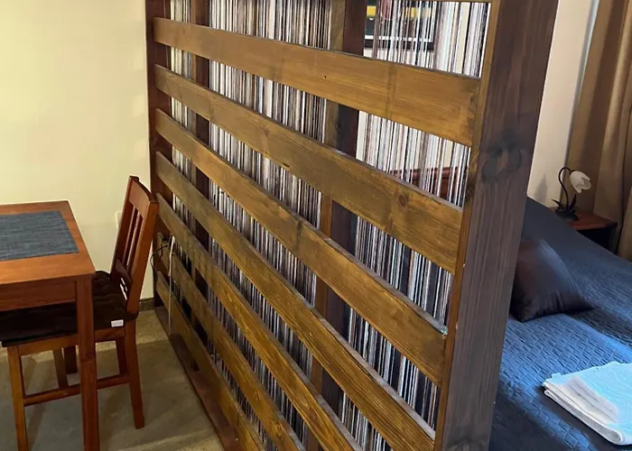 Simonen Near The Gondola *